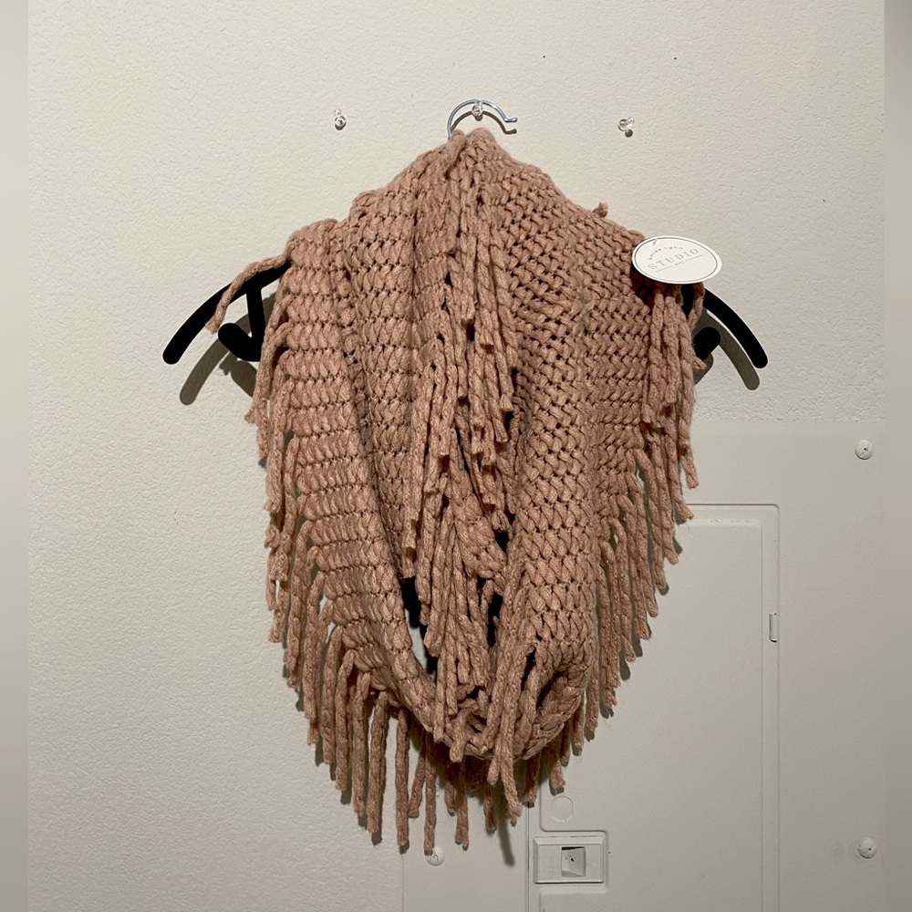 🌊Soft pink infinity scarf